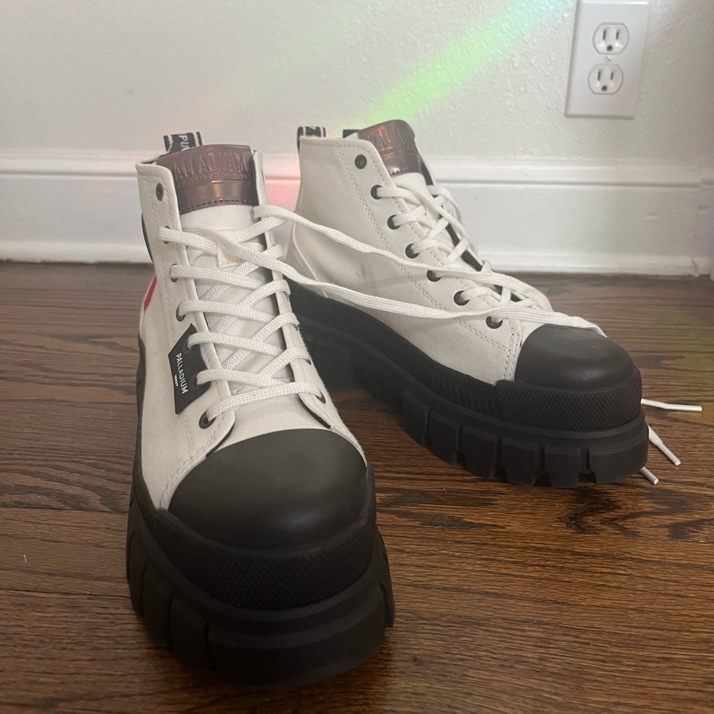 Palladium revolt hi tx boots 8.5